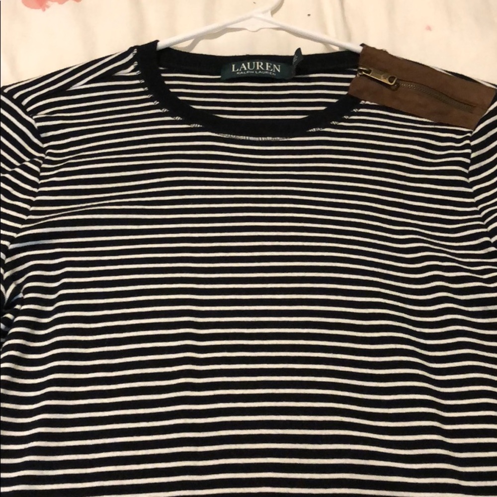 Long sleeve, white and navy with leather zipper